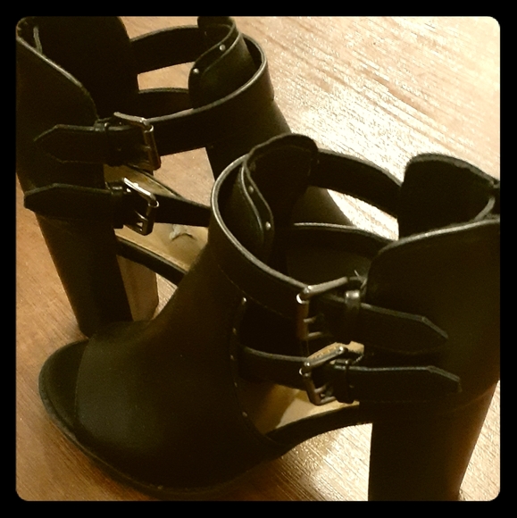 Shoes - Black chunky heels